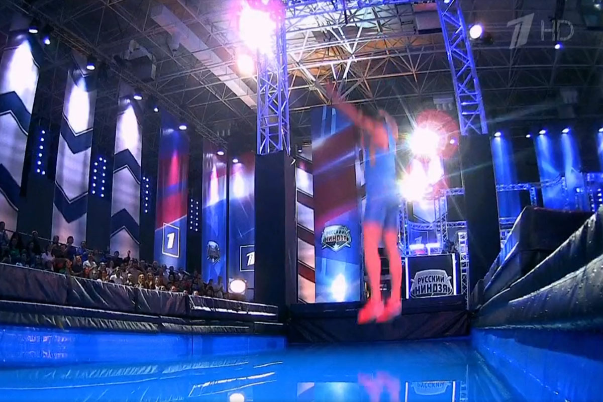 18 ноября на шоу Первого канала “Русский ниндзя” сложнейшие испытания проходил 27-летний Герман Давыдов, военнослужащий и мастер спорта России по полиатлону из Коврова