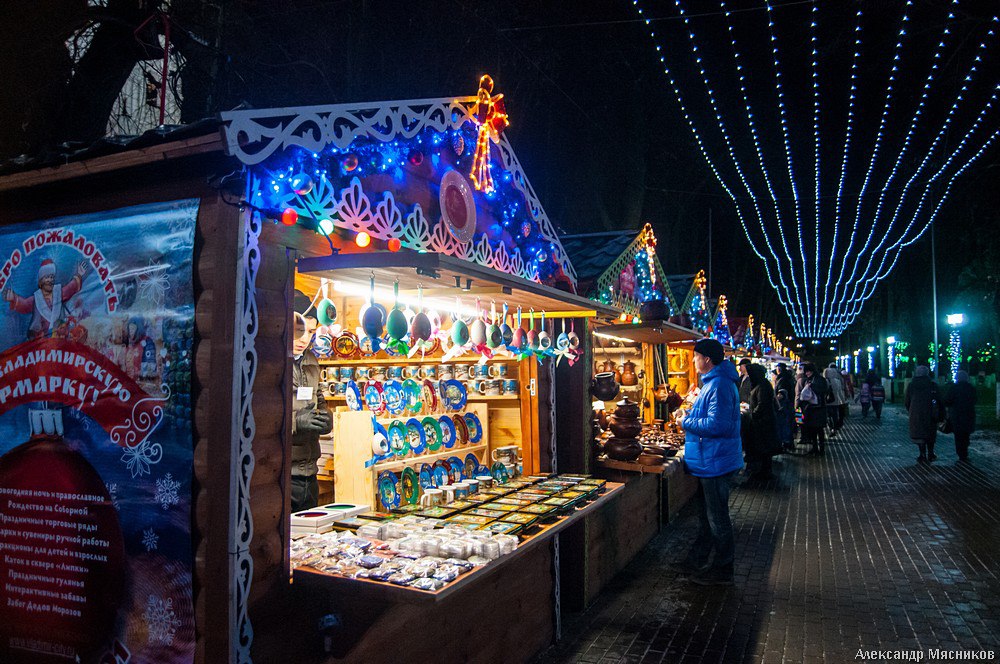 Обзор изменений в городской среде Владимира. Новогодние украшения, дополнительное освещение, каток в центре города и валидаторы в общественном транспорте