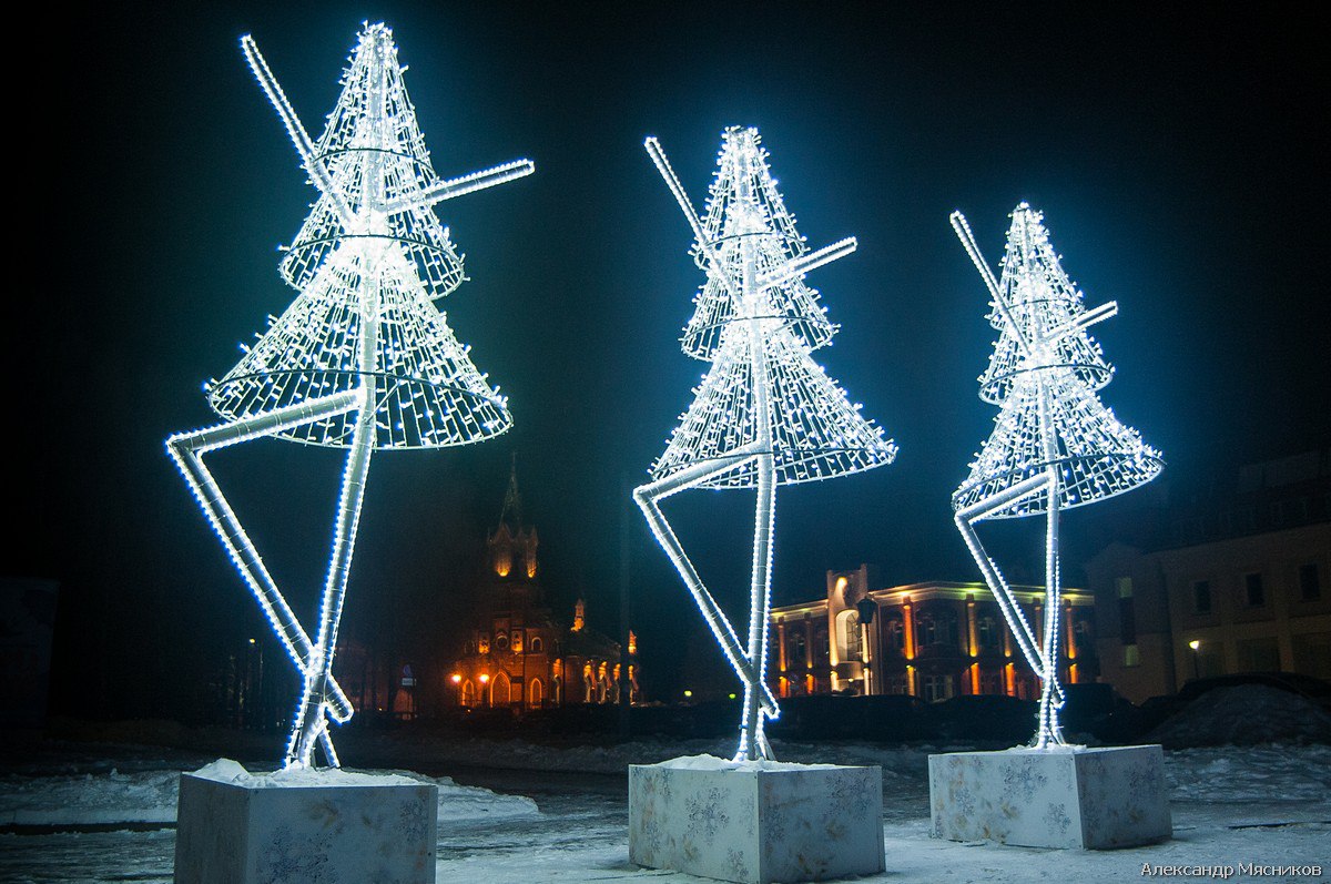 Обзор изменений в городской среде Владимира. Новогодние украшения, дополнительное освещение, каток в центре города и валидаторы в общественном транспорте