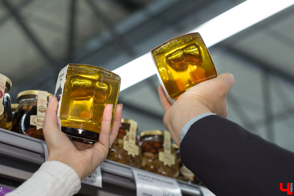 Шеф Дмитрий Орловский научил певицу Дарью Шигину готовить эротический салат, полезный для голосовых связок