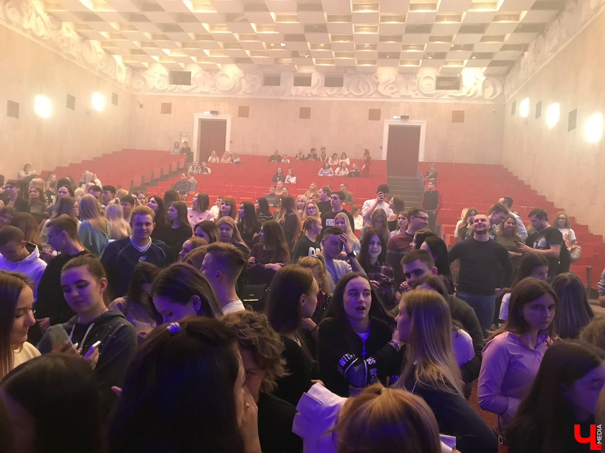 25 ноября в “Арт-Дворце” состоялся большой концерт российского рэпера Федора Инсарова. Он же Feduk