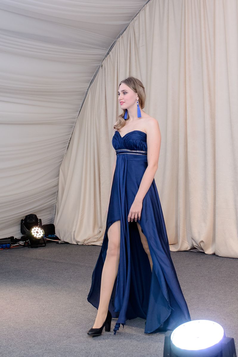 В канун Дня матери в Доброграде прошел финал областного конкурса красоты «Миссис Владимирская земля-2018». Среди семи участниц были разыграны призы в нескольких номинациях, но корону самой красивой замужней дамы получила жительница столицы региона Элона Ильина