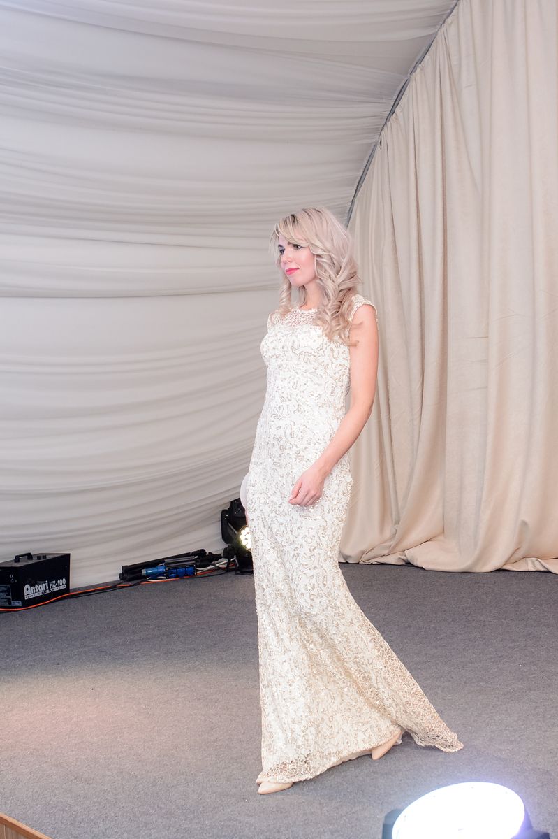 В канун Дня матери в Доброграде прошел финал областного конкурса красоты «Миссис Владимирская земля-2018». Среди семи участниц были разыграны призы в нескольких номинациях, но корону самой красивой замужней дамы получила жительница столицы региона Элона Ильина