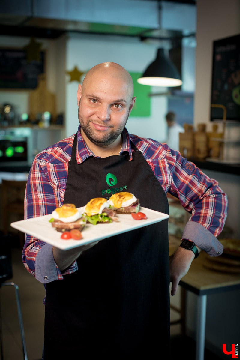 Шеф кулинарной студии рассказал ведущему радио Ретро FM Антону Казаковскому секрет приготовления яйца пашот и научил готовить фантастический бутерброд