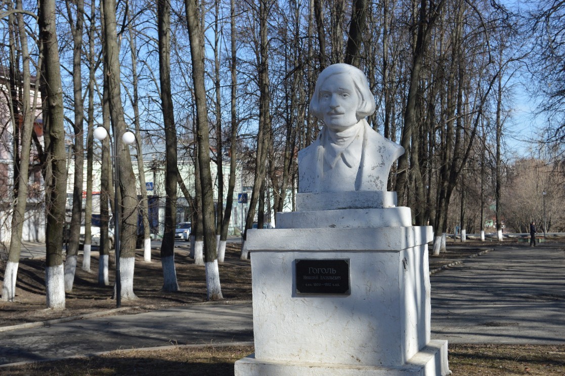 Рассказ владимирского краеведа об истории Никитской улицы, на месте которой в древности были оборонительные сооружения, а позже городская ярмарка