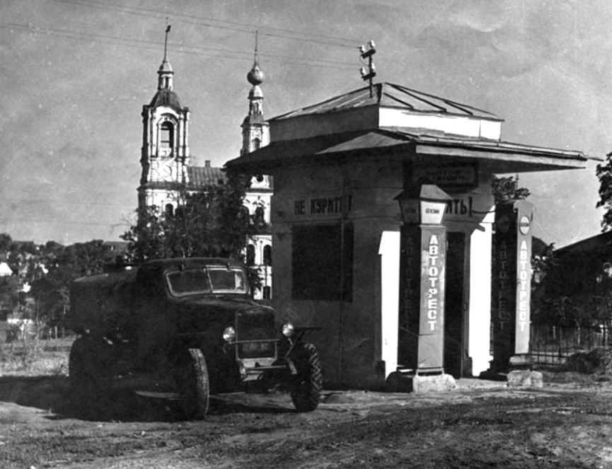 Рассказ владимирского краеведа об истории Никитской улицы, на месте которой в древности были оборонительные сооружения, а позже городская ярмарка