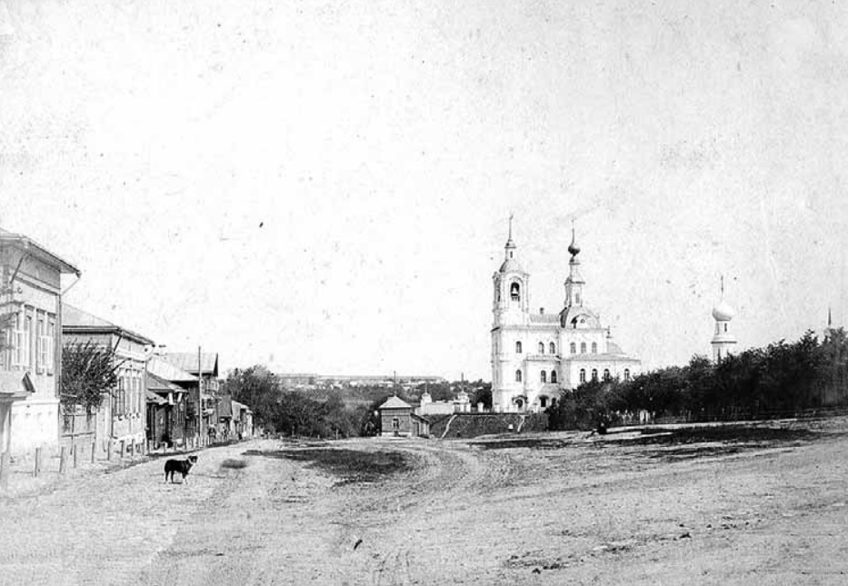 Рассказ владимирского краеведа об истории Никитской улицы, на месте которой в древности были оборонительные сооружения, а позже городская ярмарка