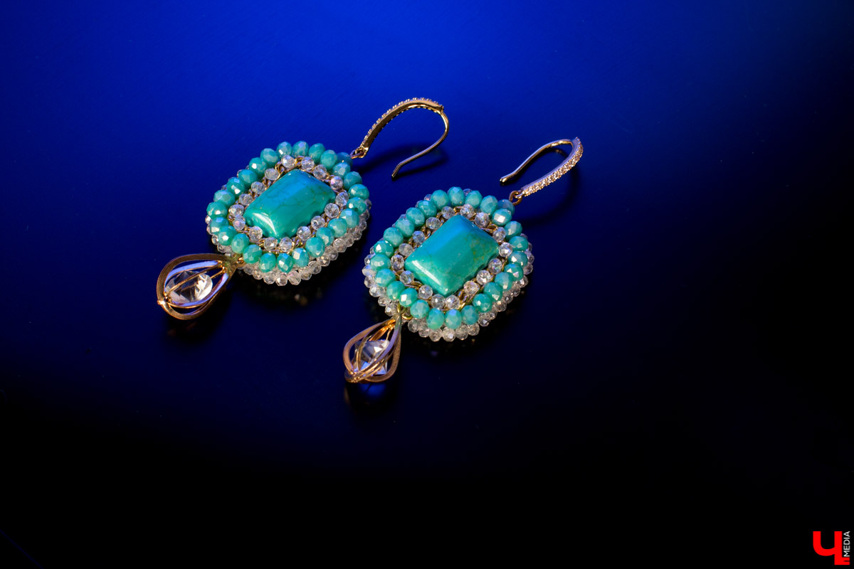 Модельер Татьяна Беленко захотела для фотосессий создать законченные образы и сделала серьги, подвески