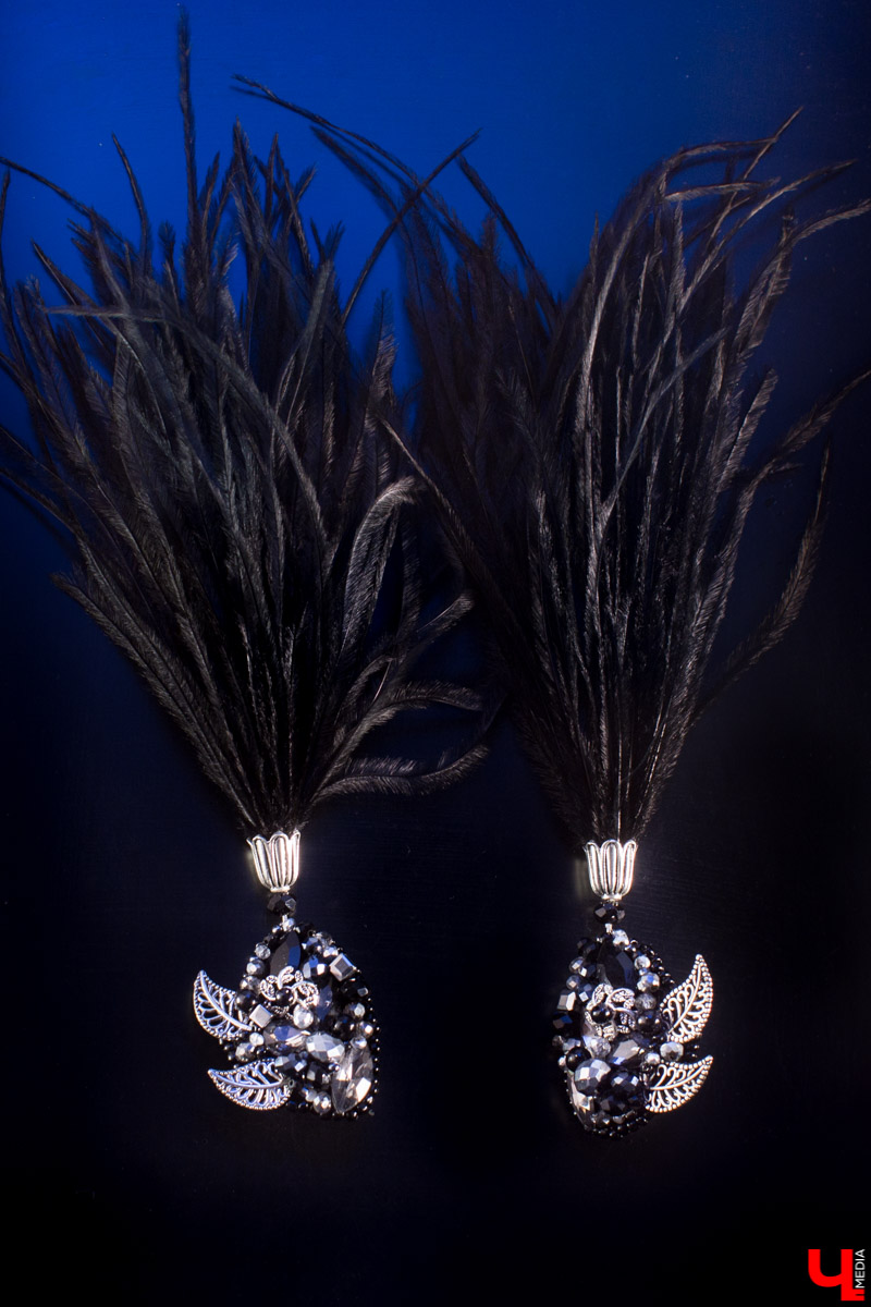 Модельер Татьяна Беленко захотела для фотосессий создать законченные образы и сделала серьги, подвески