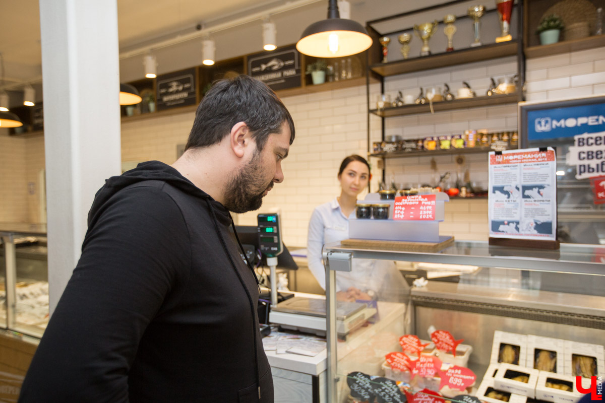 Лайфхак от известного владимирского шеф-повара Дмитрия Канзебы о том, как выбирать икру, особенно полезен перед Новым годом. А еще наш эксперт дал несколько рецептов с икрой
