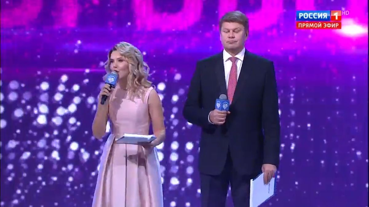 Владимирская ведущая Карина Васильева провела прямой эфир премии “Доброволец России” 2018 вместе с Дмитрием Губерниевым 