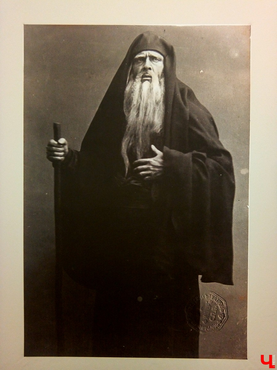 Петербургские музейщики показали в музее “Палаты” подлинные эскизы костюмов и декораций для театров, сделанные художниками 19 века