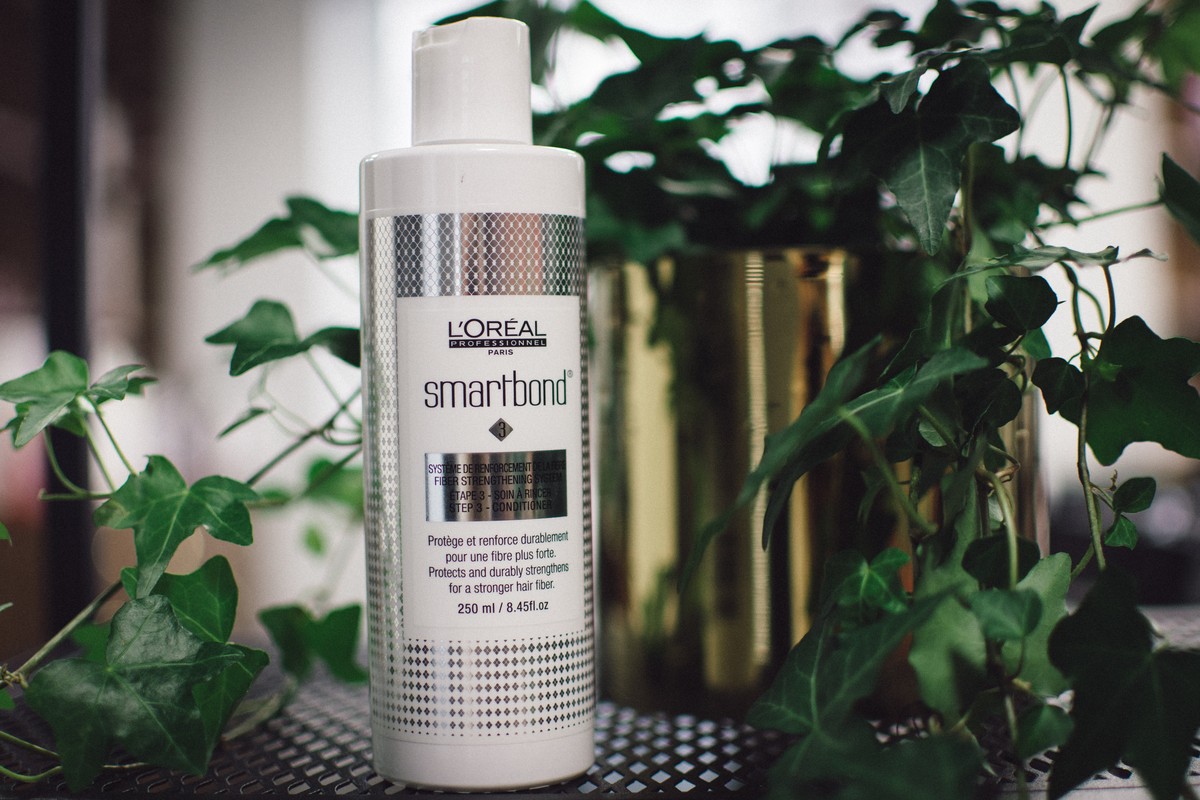 Парикмахер-стилист Полина Есипова рассказывает о средствах для ухода за сухими и нормальными волосами в холодный период