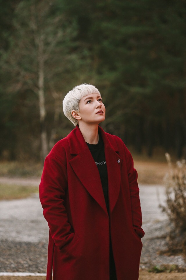 Парикмахер-стилист Полина Есипова рассказывает о средствах для ухода за сухими и нормальными волосами в холодный период