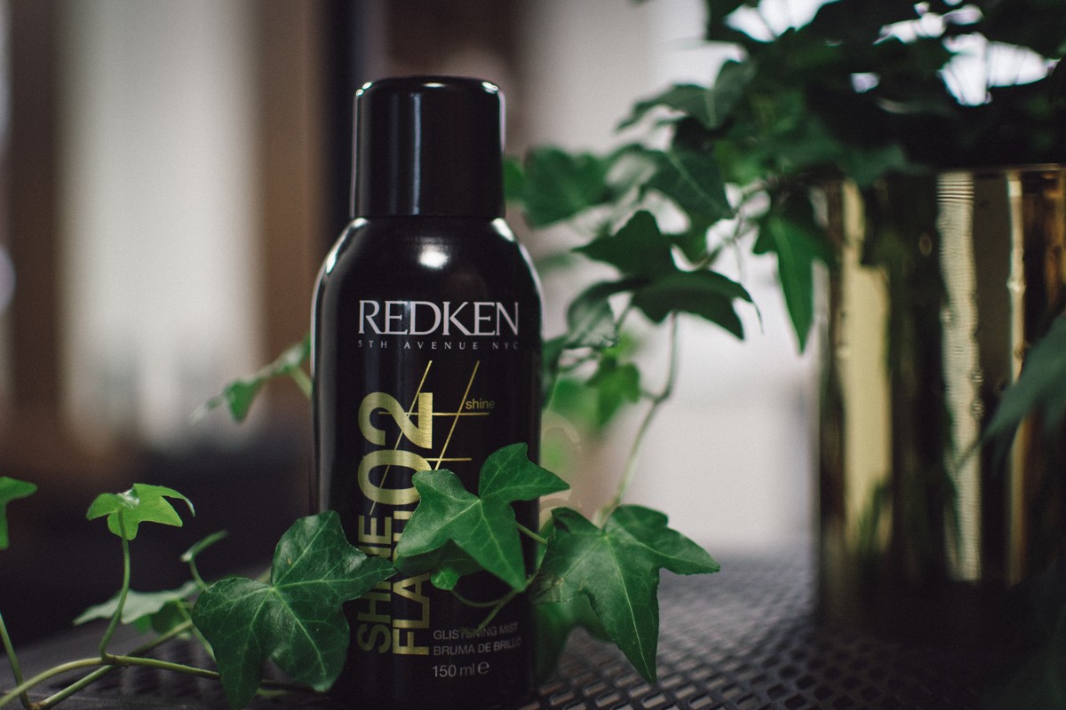 Парикмахер-стилист Полина Есипова рассказывает о средствах для ухода за сухими и нормальными волосами в холодный период