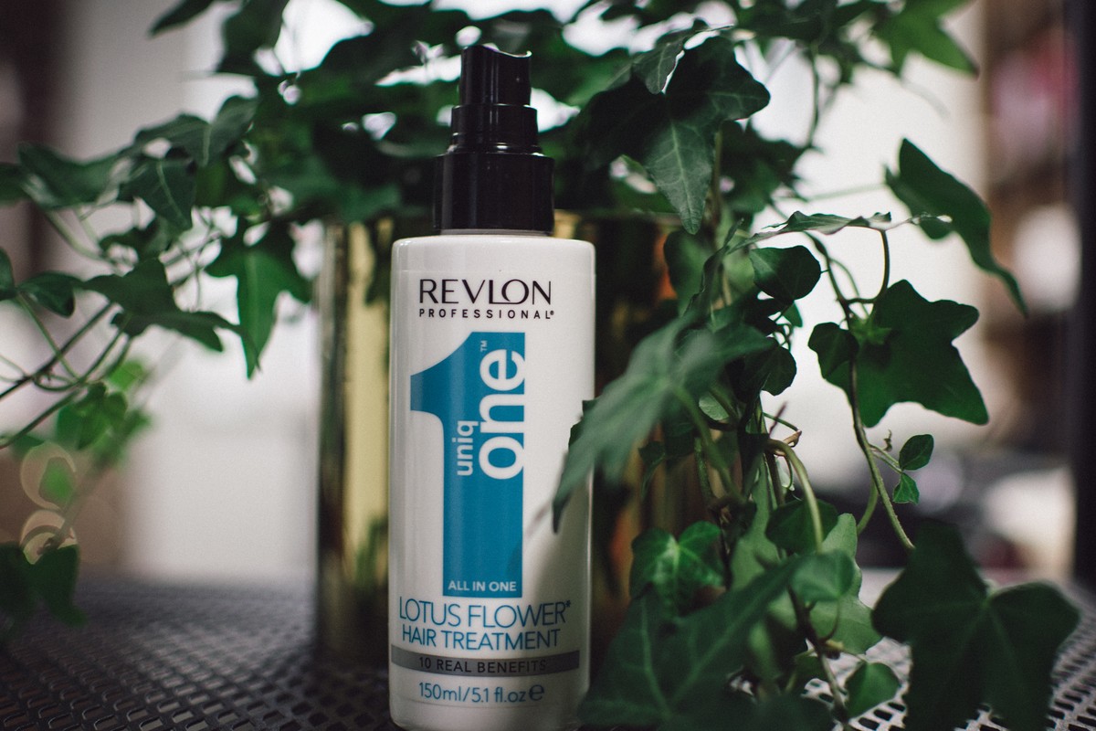 Парикмахер-стилист Полина Есипова рассказывает о средствах для ухода за сухими и нормальными волосами в холодный период