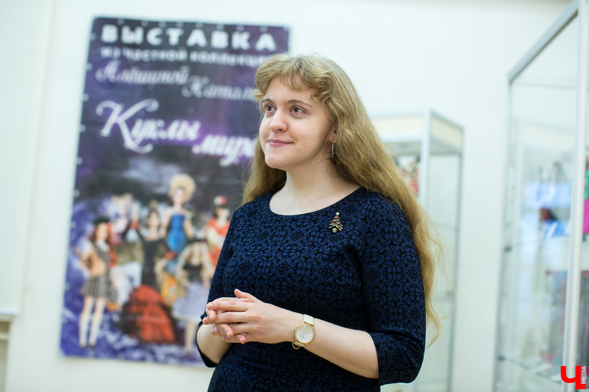 С 12 декабря по 13 января в Центре ИЗО будет проходить выставка “Новогодний карнавал”. Её экспонаты - коллекционные куклы фирмы “Маттел”