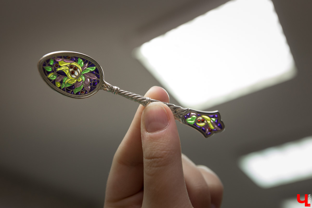 Татьяна Пикунова, руководитель частного “Музея ложки”, подала заявку в “Книгу регистрации рекордов России” как обладательница самой большой коллекции в стране. Сколько же ложек она собрала за 20 лет