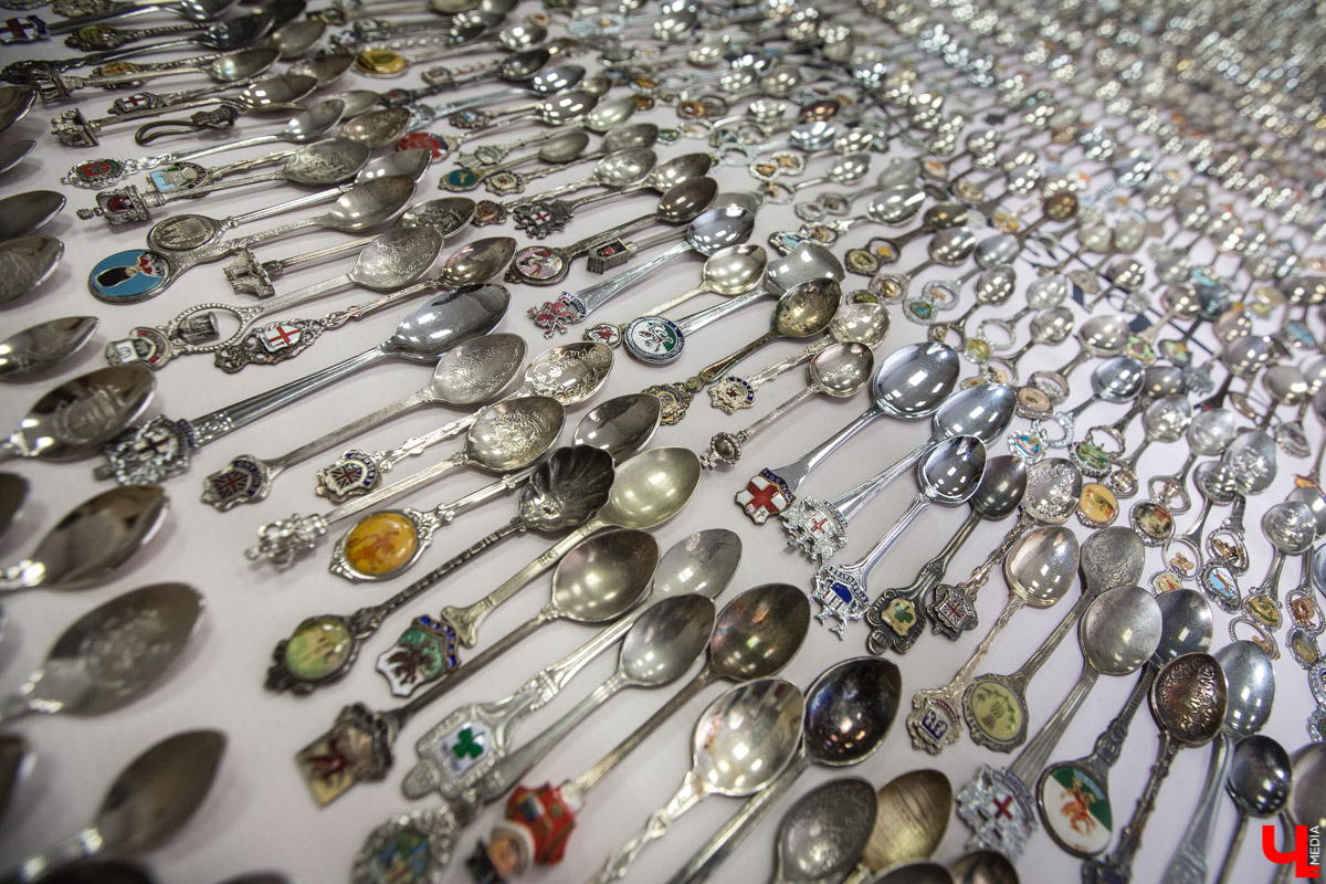 Татьяна Пикунова, руководитель частного “Музея ложки”, подала заявку в “Книгу регистрации рекордов России” как обладательница самой большой коллекции в стране. Сколько же ложек она собрала за 20 лет