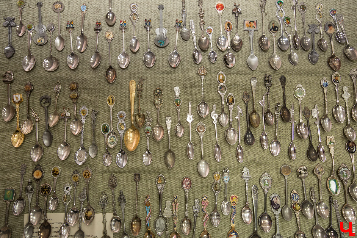 Татьяна Пикунова, руководитель частного “Музея ложки”, подала заявку в “Книгу регистрации рекордов России” как обладательница самой большой коллекции в стране. Сколько же ложек она собрала за 20 лет