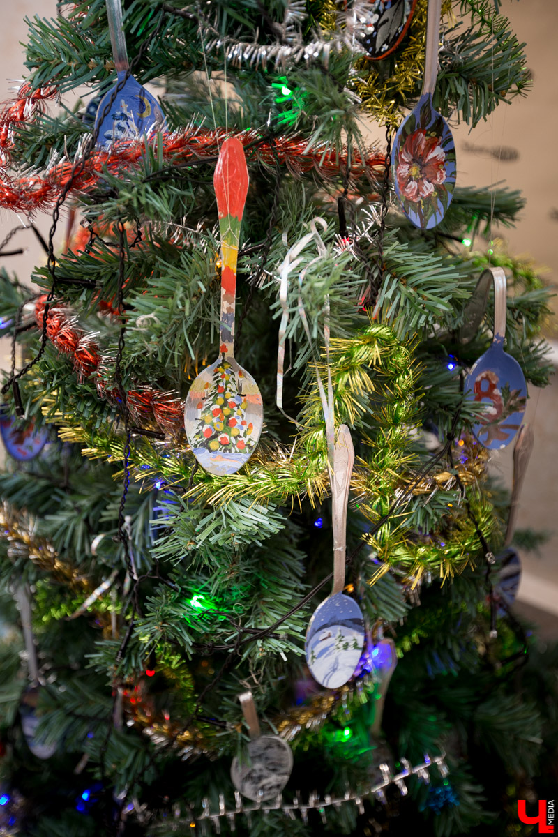 Татьяна Пикунова, руководитель частного “Музея ложки”, подала заявку в “Книгу регистрации рекордов России” как обладательница самой большой коллекции в стране. Сколько же ложек она собрала за 20 лет