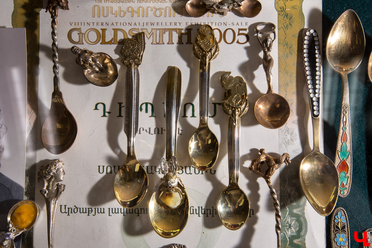 Татьяна Пикунова, руководитель частного “Музея ложки”, подала заявку в “Книгу регистрации рекордов России” как обладательница самой большой коллекции в стране. Сколько же ложек она собрала за 20 лет