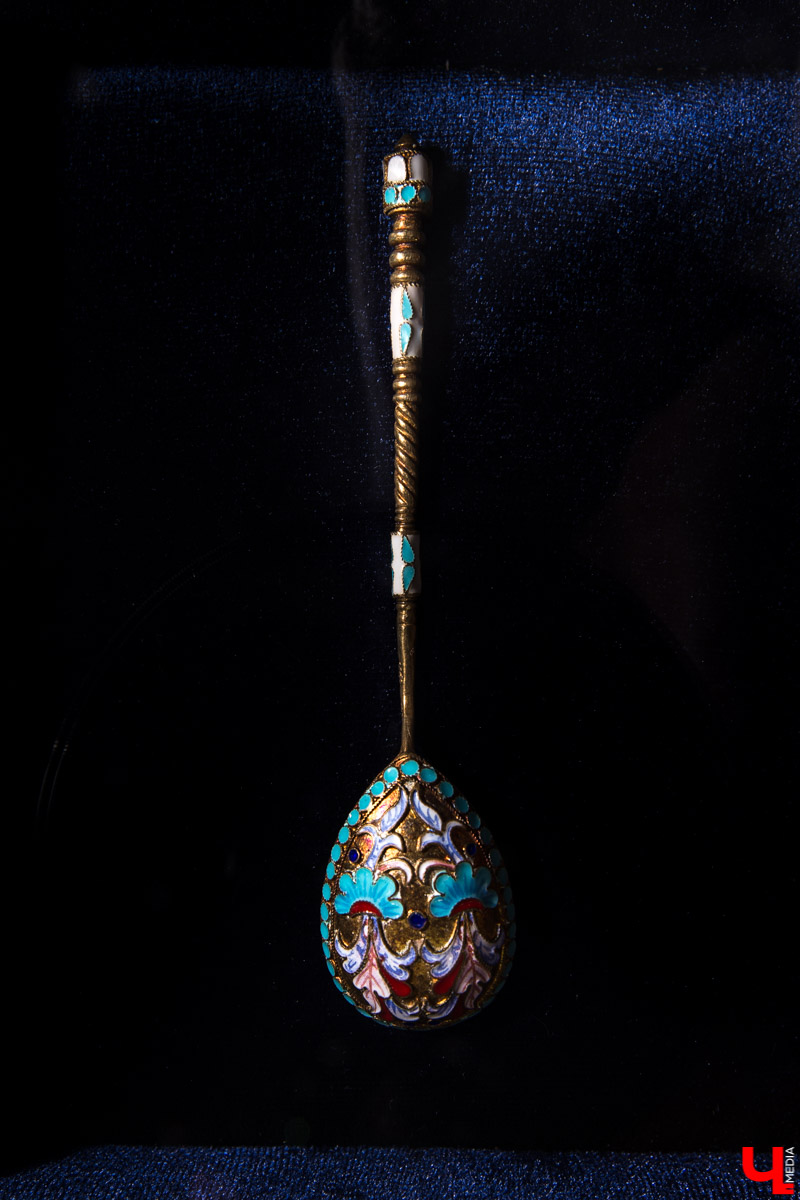 Татьяна Пикунова, руководитель частного “Музея ложки”, подала заявку в “Книгу регистрации рекордов России” как обладательница самой большой коллекции в стране. Сколько же ложек она собрала за 20 лет