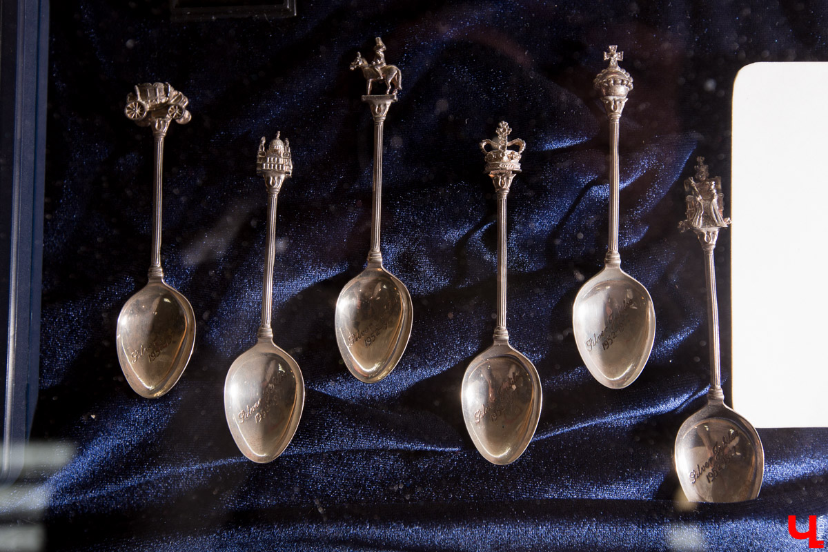 Татьяна Пикунова, руководитель частного “Музея ложки”, подала заявку в “Книгу регистрации рекордов России” как обладательница самой большой коллекции в стране. Сколько же ложек она собрала за 20 лет