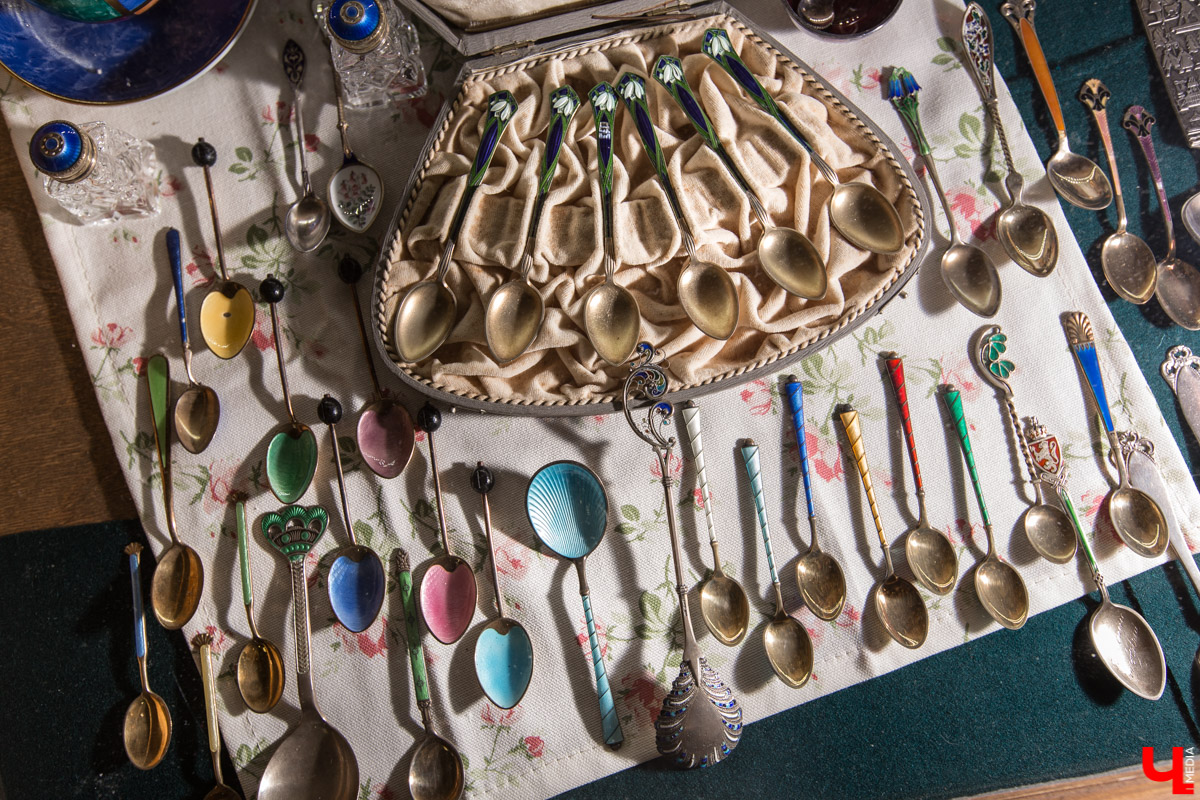 Татьяна Пикунова, руководитель частного “Музея ложки”, подала заявку в “Книгу регистрации рекордов России” как обладательница самой большой коллекции в стране. Сколько же ложек она собрала за 20 лет