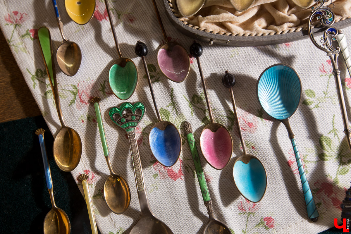 Татьяна Пикунова, руководитель частного “Музея ложки”, подала заявку в “Книгу регистрации рекордов России” как обладательница самой большой коллекции в стране. Сколько же ложек она собрала за 20 лет