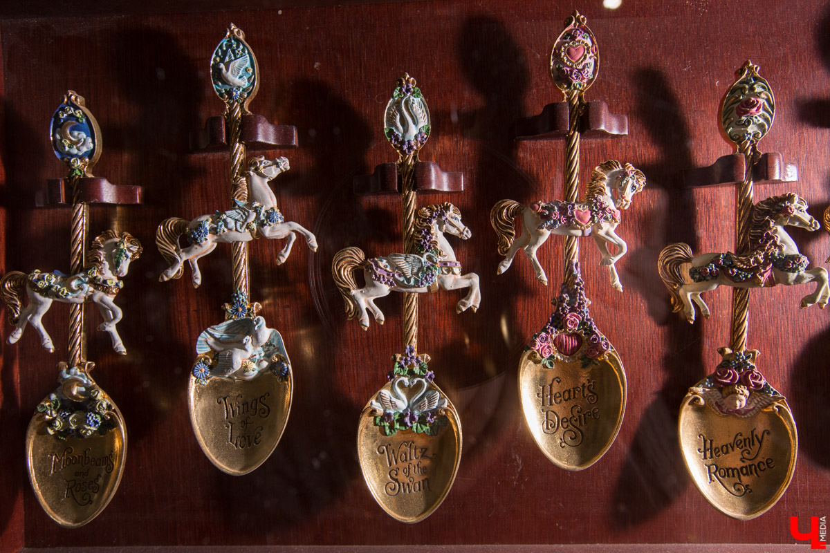 Татьяна Пикунова, руководитель частного “Музея ложки”, подала заявку в “Книгу регистрации рекордов России” как обладательница самой большой коллекции в стране. Сколько же ложек она собрала за 20 лет