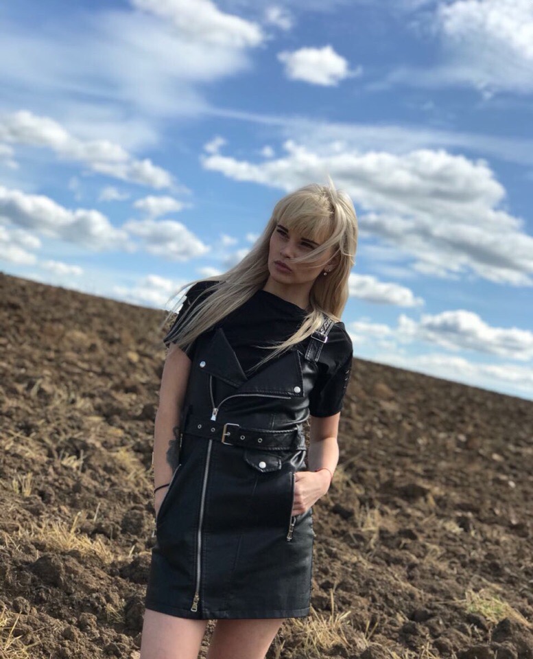 Первая претендентка на звание “Девушка декабря” по версии портала “Ключ-Медиа”. Ранимая Виктория Куликова