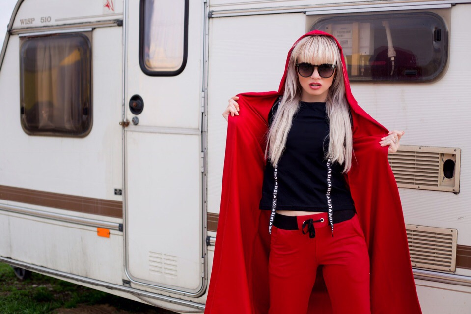 Первая претендентка на звание “Девушка декабря” по версии портала “Ключ-Медиа”. Ранимая Виктория Куликова