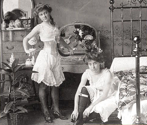 Во Владимире когда-то была своя улица красных фонарей. В то время бордели в городе были вполне нормальным явлением. В этих местах содержалось 35 женщин