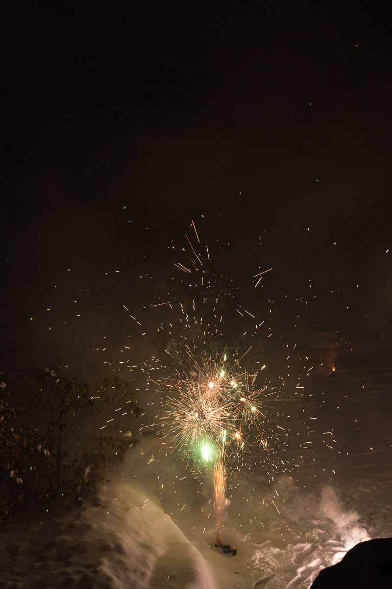 Почти 20 лет в гимназии № 23 проводят грандиозный Пушкинский бал для учеников 9-х классов. Журналист “Ключ-Медиа” узнала, где участники берут костюмы и чему учатся для участия в вечере