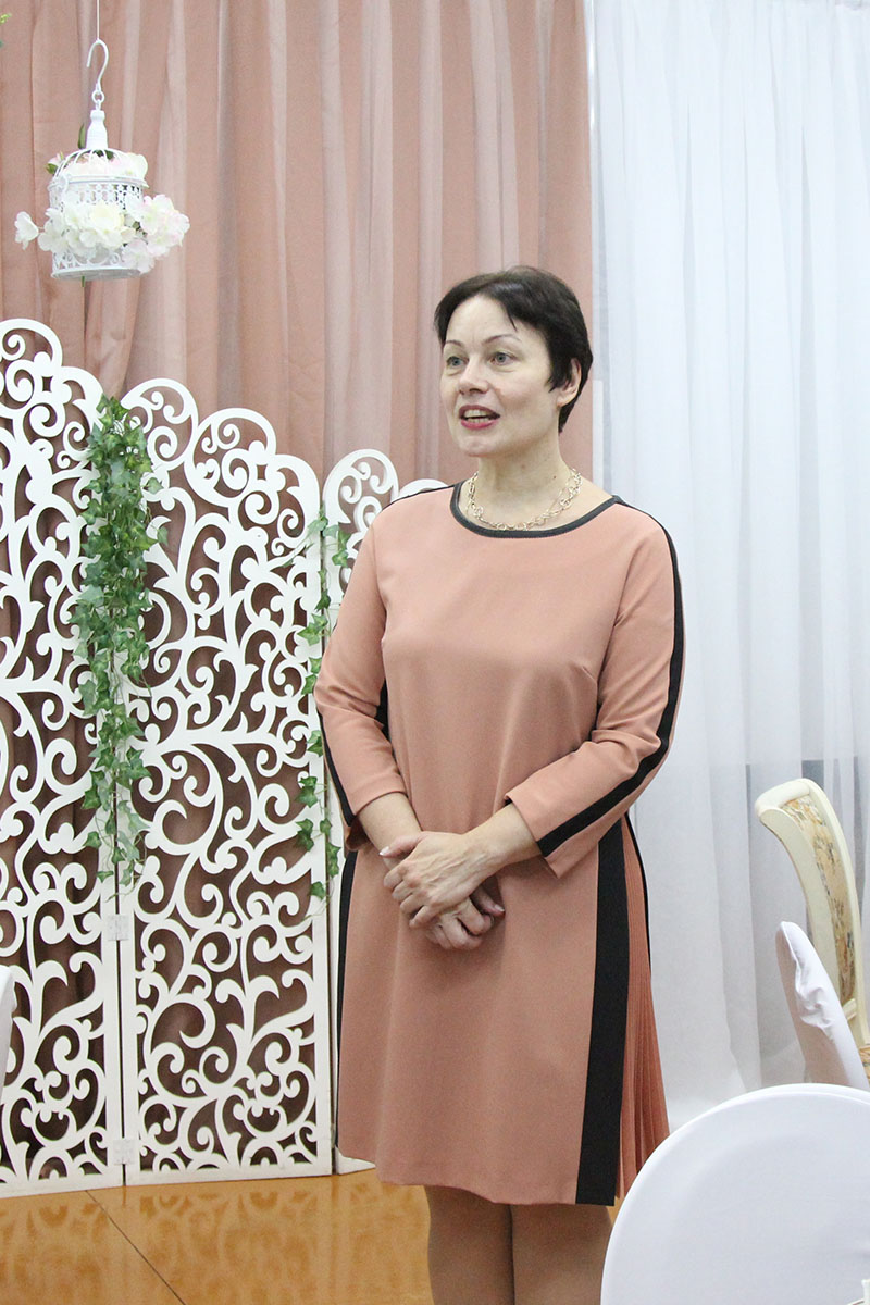 Почти 20 лет в гимназии № 23 проводят грандиозный Пушкинский бал для учеников 9-х классов. Журналист “Ключ-Медиа” узнала, где участники берут костюмы и чему учатся для участия в вечере