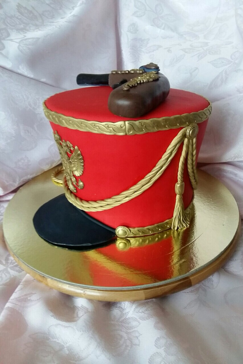 Почти 20 лет в гимназии № 23 проводят грандиозный Пушкинский бал для учеников 9-х классов. Журналист “Ключ-Медиа” узнала, где участники берут костюмы и чему учатся для участия в вечере