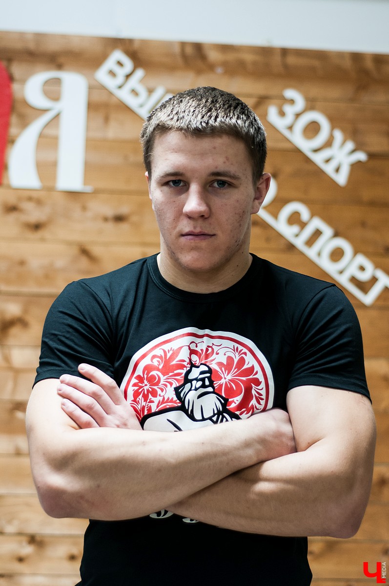 Владимирский кикбоксер Илья Чернов принял участие в первых профессиональных соревнованиях Thermopylae Team Combat в Санкт-Петербурге