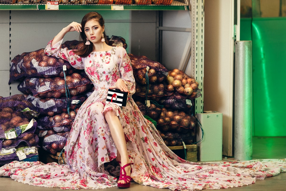 Владимирский фотограф Светлана Федорова устроила гламурную фотосессию в стиле модных журналов в гипермаркете