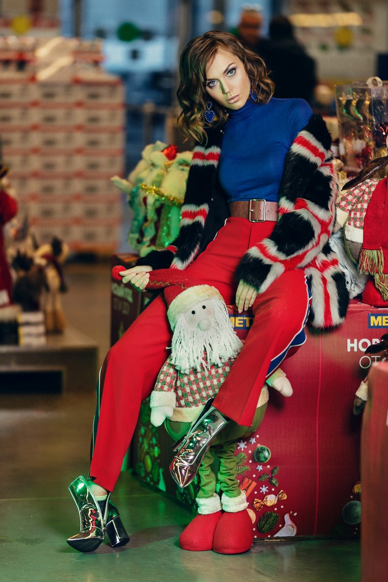 Владимирский фотограф Светлана Федорова устроила гламурную фотосессию в стиле модных журналов в гипермаркете