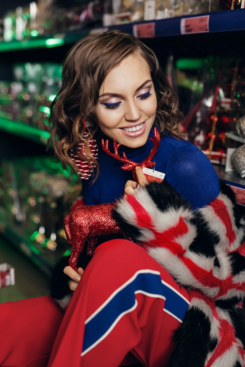 Владимирский фотограф Светлана Федорова устроила гламурную фотосессию в стиле модных журналов в гипермаркете