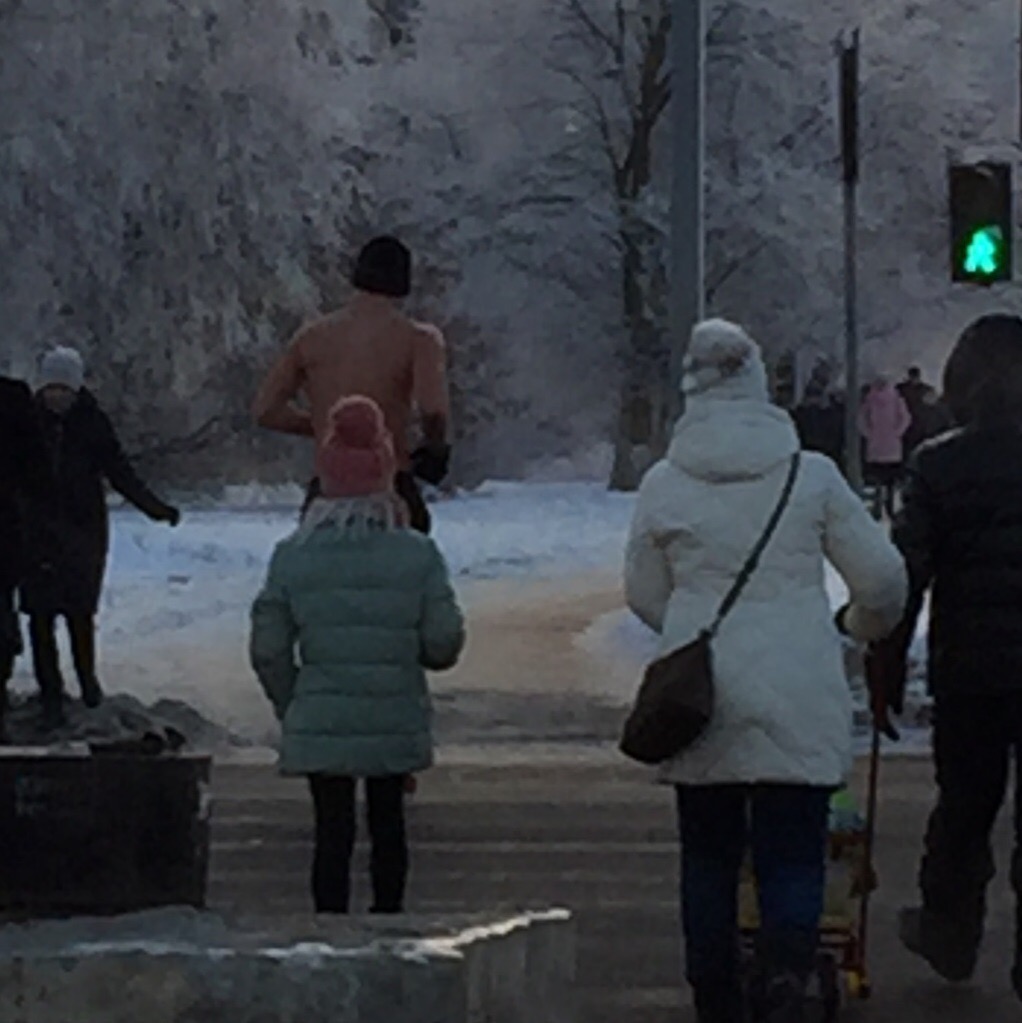 Владимирцы зимой ходят по улице в летней одежде