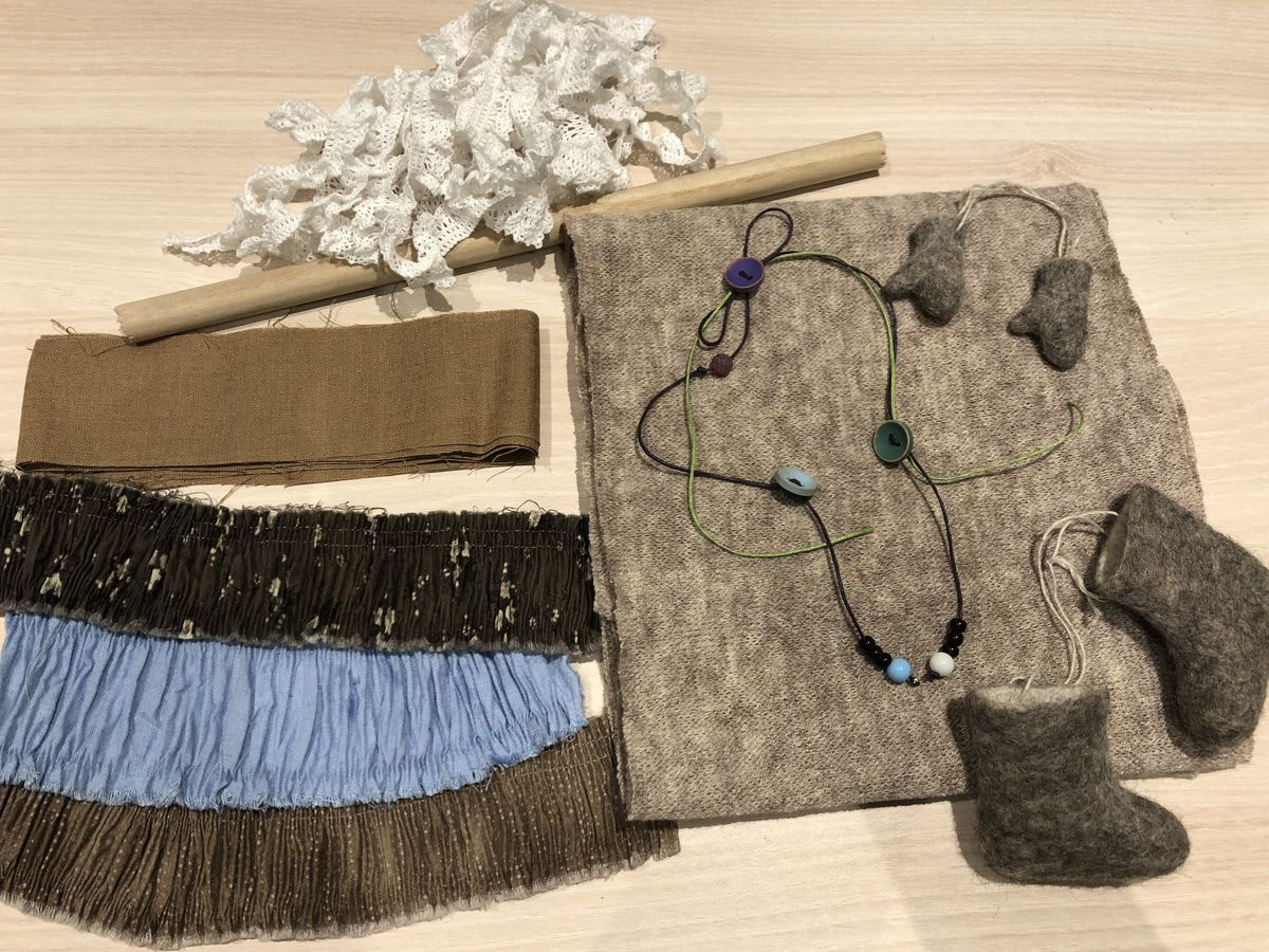 Рукодельница Наталья Власова с удовольствием поделилась идеей, как создать необычную елочку из натуральных и простых материалов своими руками. Мастер-класс с пошаговым фото поможет каждому создать новогоднее чудо для декора дома или оригинальный подарок