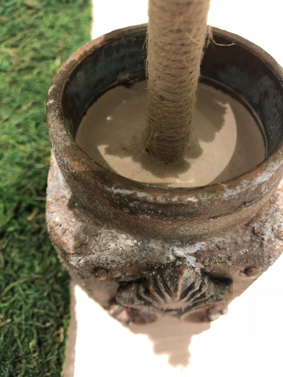 Рукодельница Наталья Власова с удовольствием поделилась идеей, как создать необычную елочку из натуральных и простых материалов своими руками. Мастер-класс с пошаговым фото поможет каждому создать новогоднее чудо для декора дома или оригинальный подарок