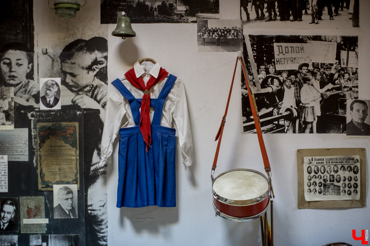 Экскурсия по музею владимирской гимназии № 3, в котором собраны экспонаты за весь столетний период её существования