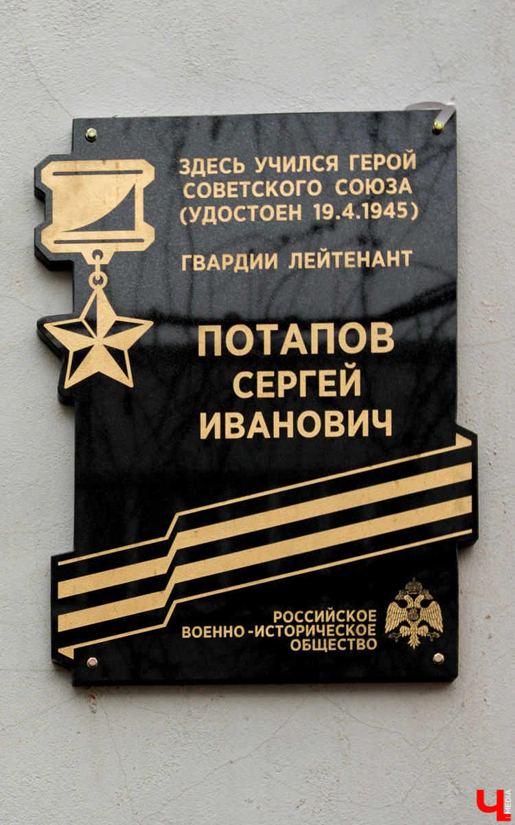 Экскурсия по музею владимирской гимназии № 3, в котором собраны экспонаты за весь столетний период её существования