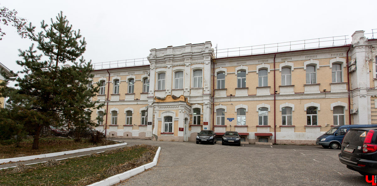 Экскурсия по музею владимирской гимназии № 3, в котором собраны экспонаты за весь столетний период её существования