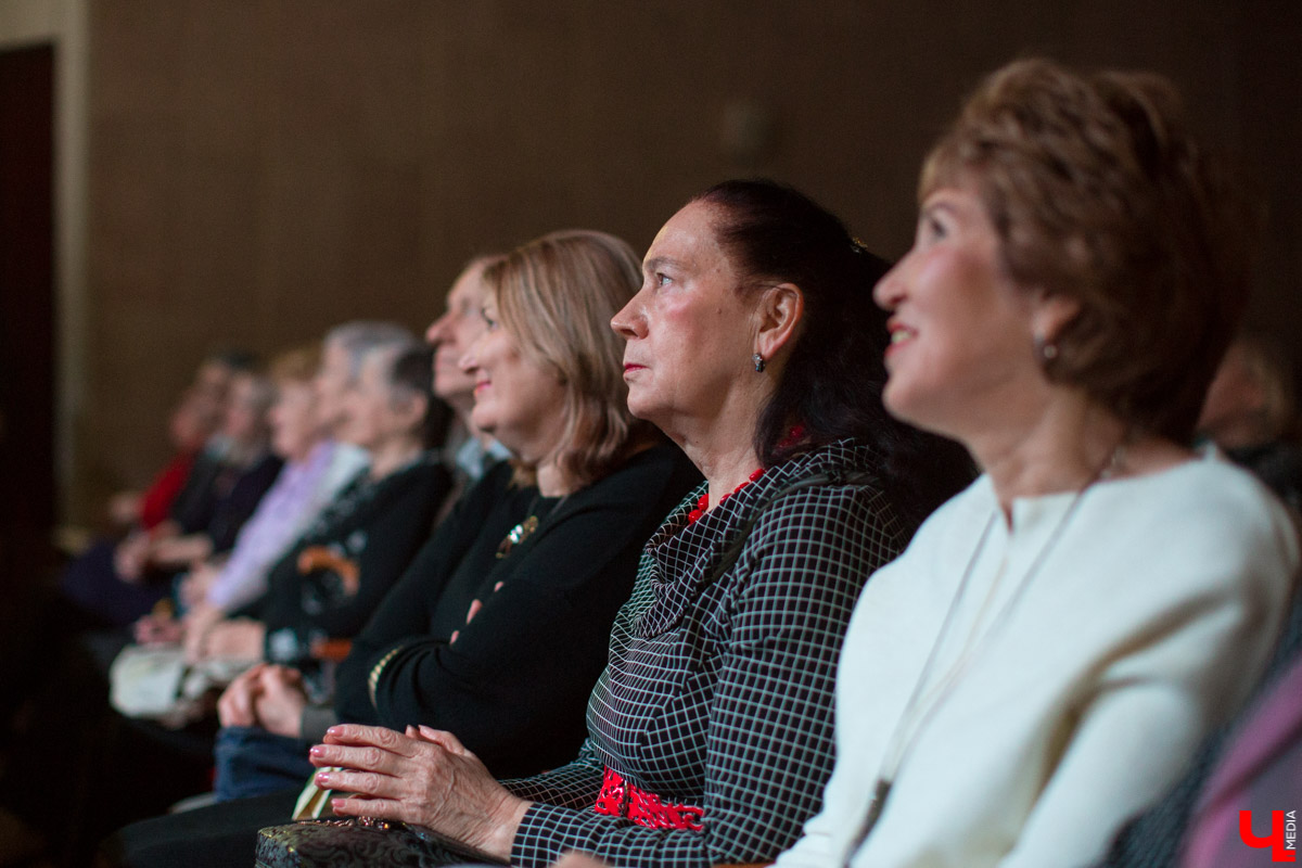 Экскурсия по музею владимирской гимназии № 3, в котором собраны экспонаты за весь столетний период её существования