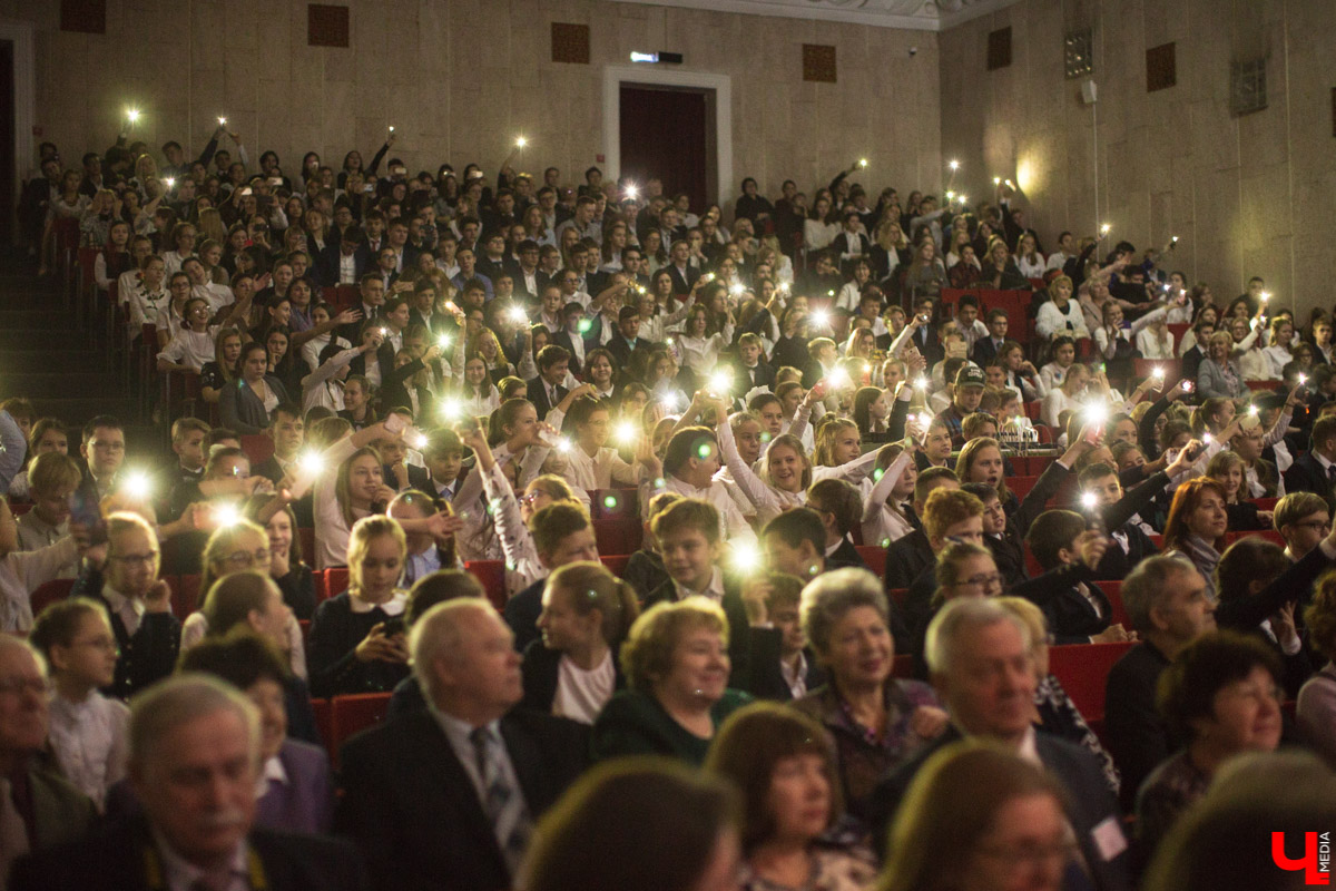 Экскурсия по музею владимирской гимназии № 3, в котором собраны экспонаты за весь столетний период её существования