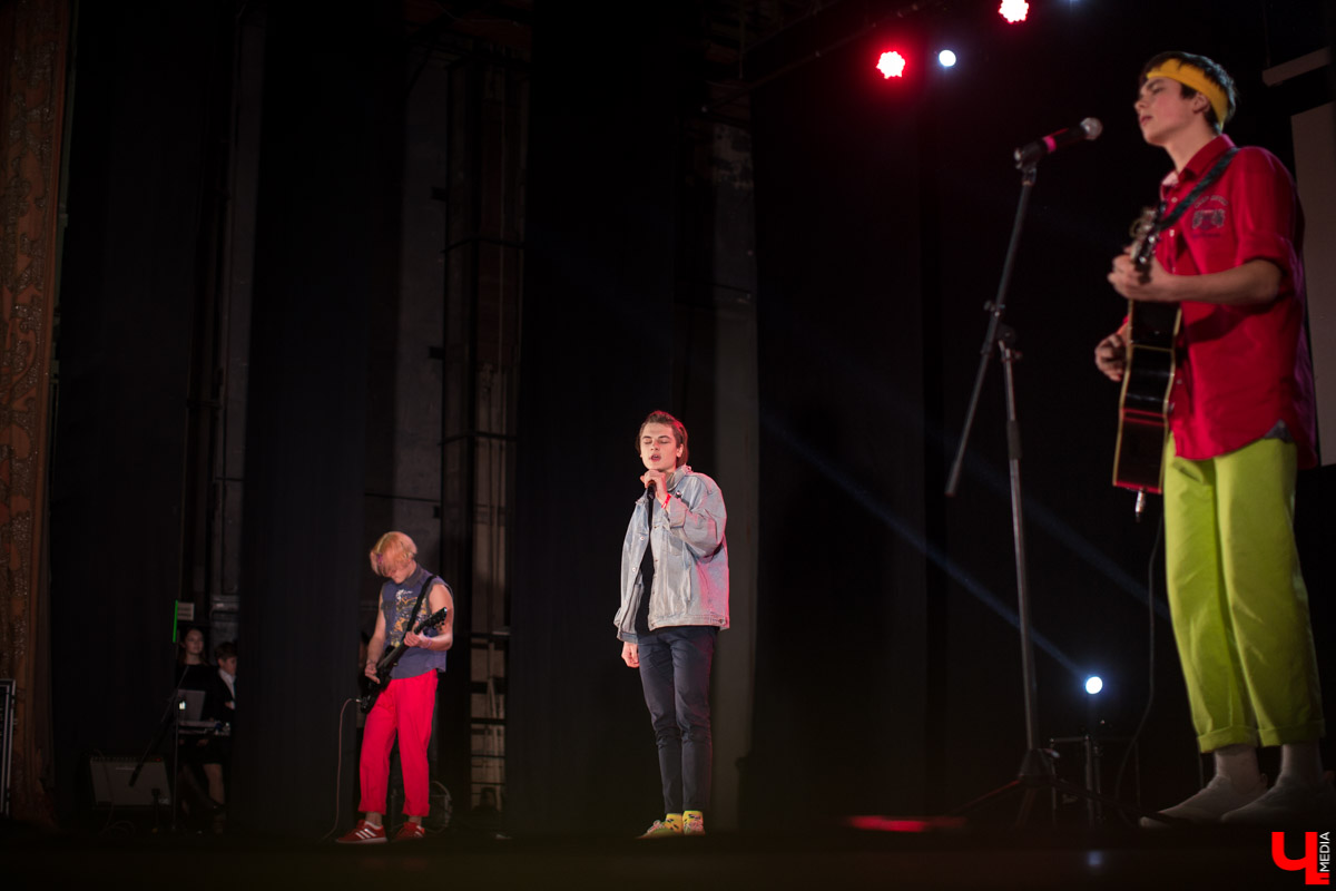 Экскурсия по музею владимирской гимназии № 3, в котором собраны экспонаты за весь столетний период её существования